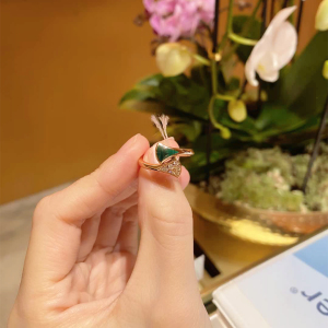 宝格丽贝壳戒指