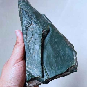 猫咪咪咪爱20681385淘宝塔青黑青玉山料原石一细打磨无结构高密度