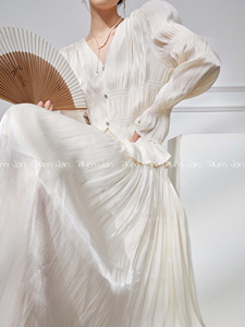 Plum Jan/夏装搭配一整套时尚五一出游穿搭白色v领上衣裙子套装女