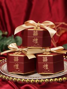 婚礼糖盒摆桌