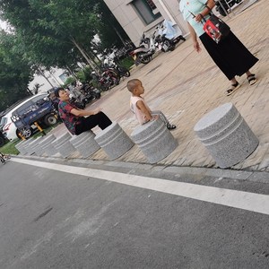 花岗岩挡车石柱桩圆柱石凳墩子防撞大理石阻车拦车挡路石头球路障