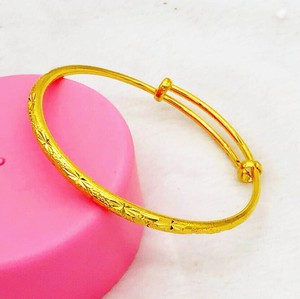 周大福星黄金18k手镯女推拉可调节999光面实心24k金镯子永不掉色