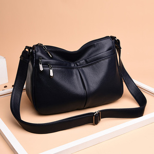 中老年人女包包2019新款大容量单肩斜挎包中年妈妈包包休闲软皮包