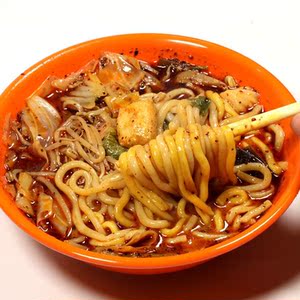 东北麻辣烫黄面粗粮玉米面条黏糊半成品美食小吃网红老式正宗牛筋