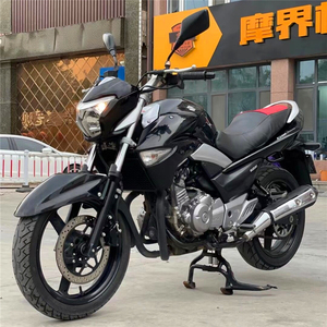 新款铃木骊驰gw250双缸水冷街车男士燃油代步巡航旅行复古摩托车