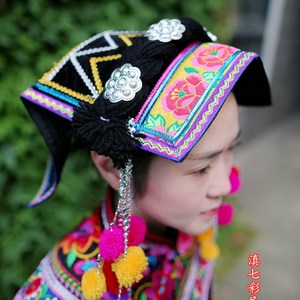 彝族瓦盖帽 民族服装女帽 毛球佤盖帽 彝族配饰演出服帽子头饰