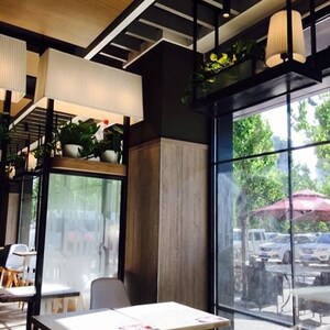 肯德基玻璃屏风隔断围栏汉堡z店西餐厅装饰铁艺植物架灯罩灯具