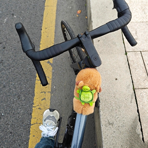 卡皮巴拉自行车装饰乌龟背包摆件电动摩托单车可爱配件爱水豚公仔