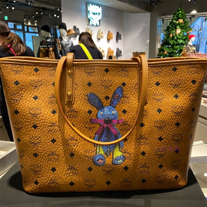 代购mcm女包2021新款兔子印花购物袋经典字母logo单肩大号托特包