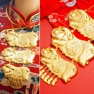 金猪项链金店橱窗仿真金婚庆三福牌式婚礼金猪吊坠沙金新娘配饰女