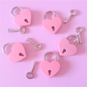 粉色心形锁