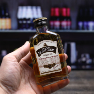 俄罗斯原装进口伏特加100ml扁瓶小酒样4年白兰地洋酒40%度烈酒吧