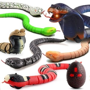 遥控仿真蛇新奇特红外线玩具儿童整蛊吓人感应眼镜蛇电动爬行动物