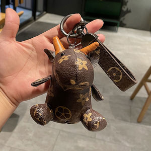 适用lv包包高档皮制钥匙扣老花小牛包包挂件创意情侣闺蜜汽车挂饰