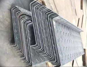 斜坡防滑钢板花纹板中厚板l人字字型定制室外楼梯泵房管道钢格板z