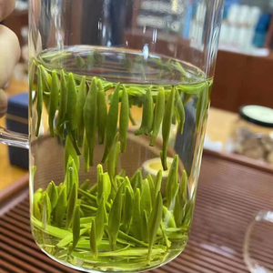 绿茶250克江苏镇江句容茅山特级炒青绿茶罐装铁盒条形清香10人付款
