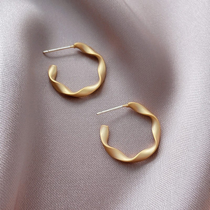 耳环圆环金色