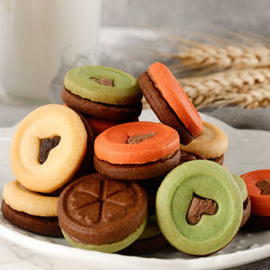 巧克力夹心饼干红糖拿铁水果味饼干休闲食品儿童代餐糕点零食整箱