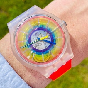代购swatch斯沃琪瑞士手表彩虹色表盘运动创意石英男女表suok148