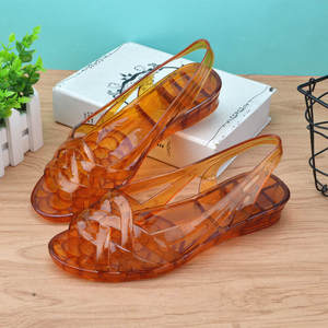 鱼嘴水晶凉鞋低跟