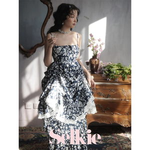 Selkie Collection家居系列藏青底白色蔷薇印花及踝连衣裙