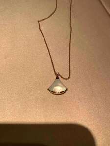 b*vlgari 22新款女士银杏叶项链 代购商品不支持退换