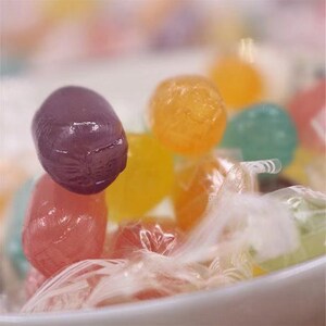 网红热剧韩商言李现同款俄罗斯进口巴彦思路透明水果夹心糖送铁盒