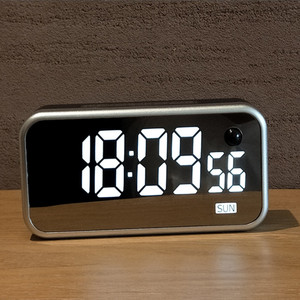 时钟带秒夜光