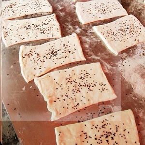 江苏沭阳特产面食锅饼朝牌当天烤当天卖坏单包赔碳烤潮牌烧饼锅贴