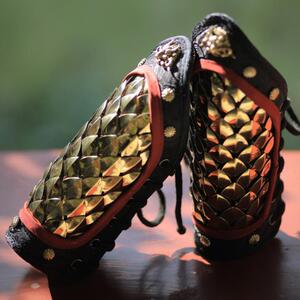 龙鳞甲护臂乌衣巷原创明制汉服甲胄金色银色304不锈钢鱼鳞甲护腕