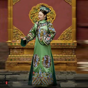 清朝吉服贵妃皇后正装故宫拍摄写真服满族清装旗服古董衣刺绣新