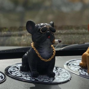 新品车里摆放的饰品创意汽网摆件社会狗抽烟狗哥车载x个性装饰品