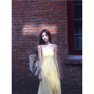 小岛 XIAODAO 温柔法式嫩黄色吊带连衣裙女夏季收腰露背度假长裙