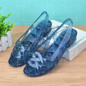 塑料凉鞋80年代老式男女夏好看b90小时候平底塑料软新款水晶软