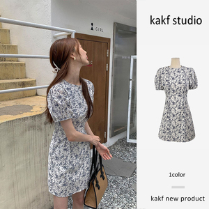 碎花连衣裙韩国ins复古夏季气质连身裙设计感小个子短裙子碎花裙