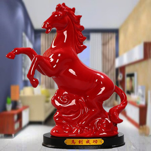 大瓷红马