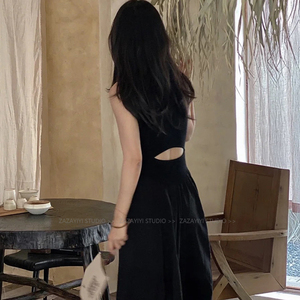 ZAZAYIYI 夏季小众设计感度假极简黑色A字露腰拼接修身背心连衣裙