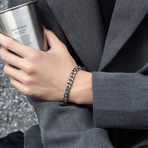 钛钢不掉色百搭古巴手链男生ins潮小众设计轻奢高级感男士手饰品