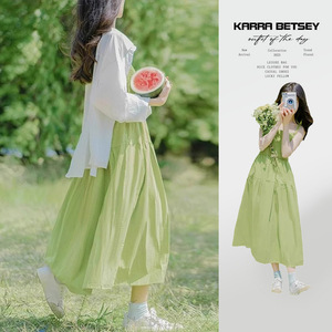 2024新款茶歇法式绿色吊带连衣裙子夏季气质女装森系长裙两件套装