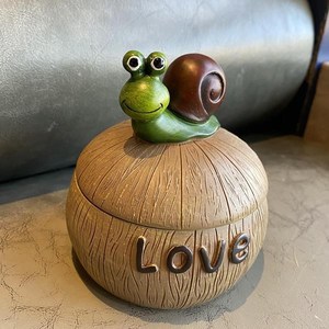 北欧ins风小蜗牛带盖烟灰缸防飞灰创意个性潮流家用客厅装饰摆件