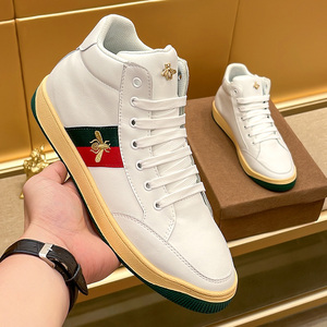 欧洲站男鞋2022秋冬新款酷奇小蜜蜂刺绣高帮板鞋男士百搭休闲皮鞋