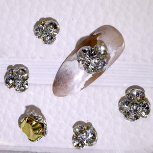 网红美甲堆钻饰品亮片成品大颗白色立体捷克水钻指甲百搭显白装饰