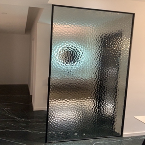 黑色钢化玻璃隔断