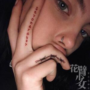 暗黑系手指纹身贴红色字母持久防水防汗男女ins风个性小清新逼真