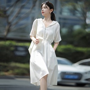 白色连衣裙女夏季2023新款小个子显高小众设计感运动休闲连帽长裙