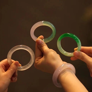 00雪里的那一团火淘宝伊水源高端帝王满绿翡翠手镯a货高冰玻璃种