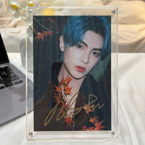 justin黄明昊亲笔签名照周边专辑同款摆件明星爱豆保真送礼物现货