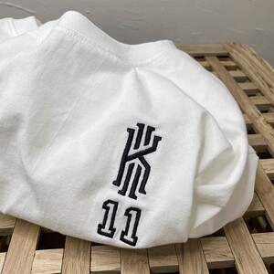 凯里欧文logo刺绣班服定制男女装半截袖潮流夏季宽松透气白色短袖