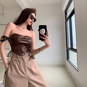 西部牛仔穿搭黑色皮质吊带背心女夏新款欧美辣妹风裹胸皮衣设计
