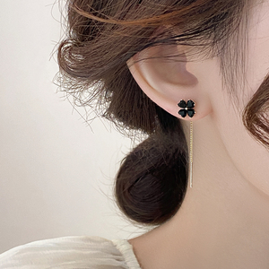 黑色四叶草耳线女2023年新款爆款轻奢小众设计感耳环气质纯银耳饰